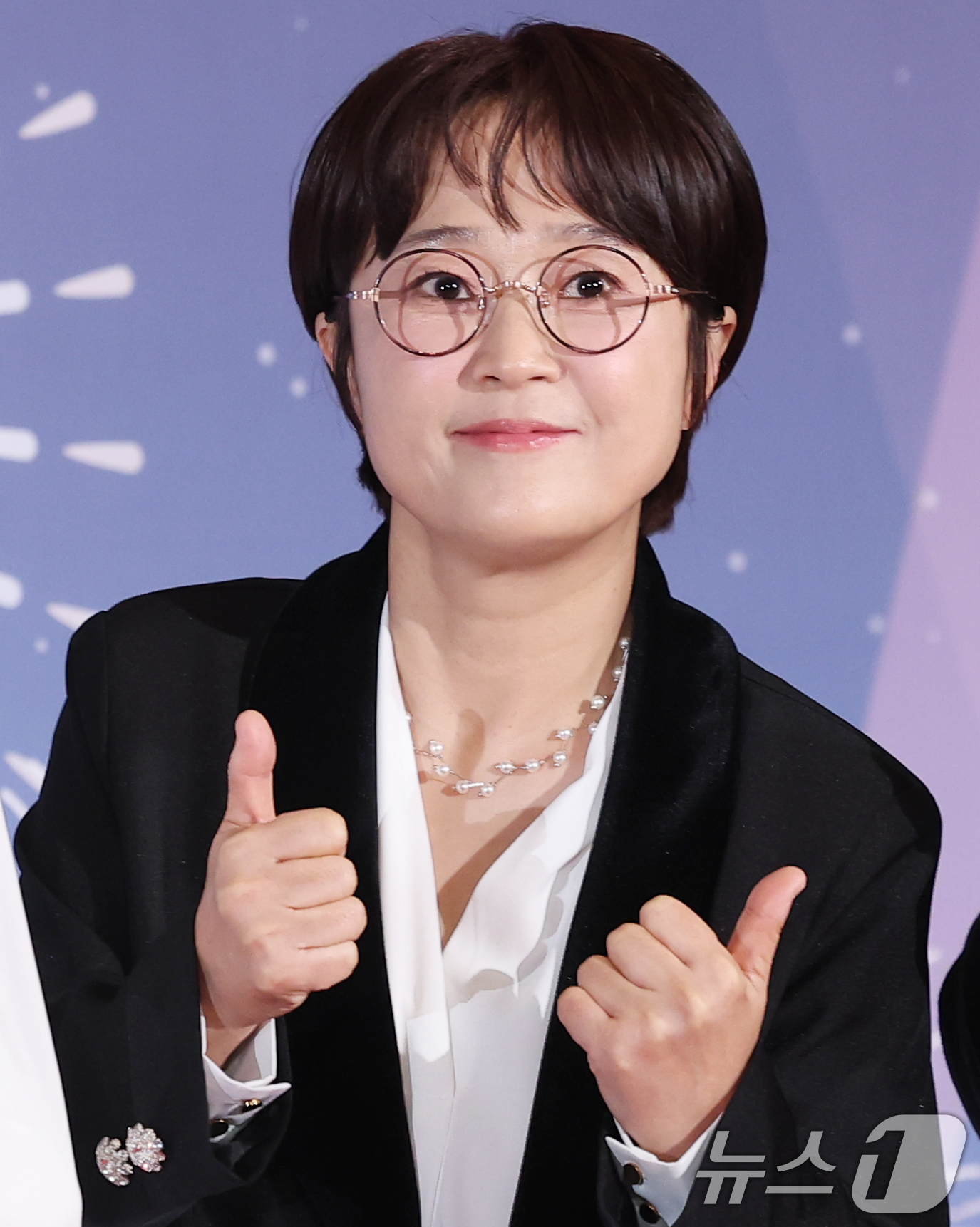 (서울=뉴스1) 권현진 기자 = '전지적 참견 시점' 송은이가 29일 오후 서울 마포구 MBC 미디어센터 공개홀에서 열린 '2025 MBC 방송연예대상' 레드카펫 행사에 참석해 포 …