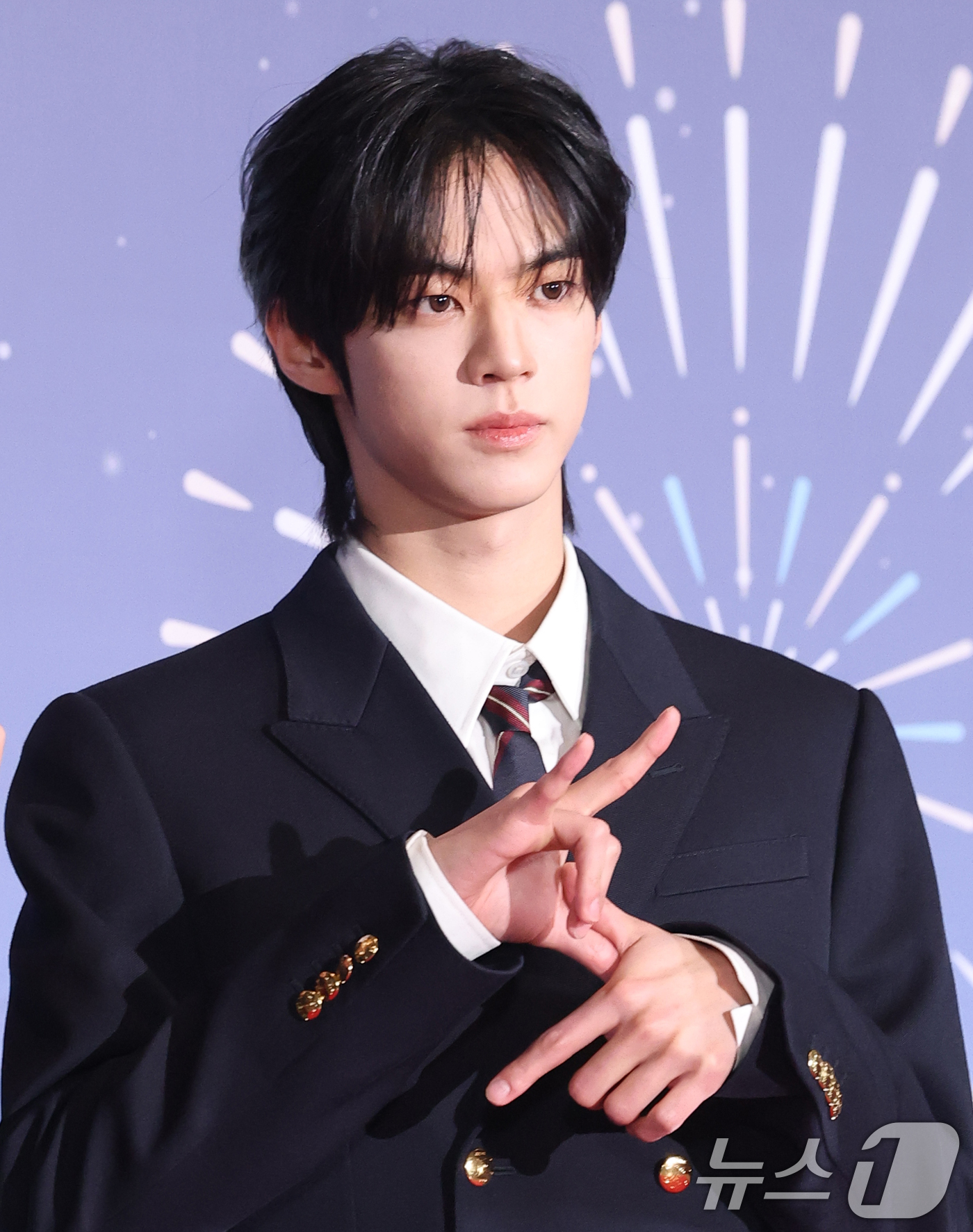 (서울=뉴스1) 권현진 기자 = 투어스 도훈이 29일 오후 서울 마포구 MBC 미디어센터 공개홀에서 열린 '2025 MBC 방송연예대상' 레드카펫 행사에 참석해 포즈를 취하고 있다 …