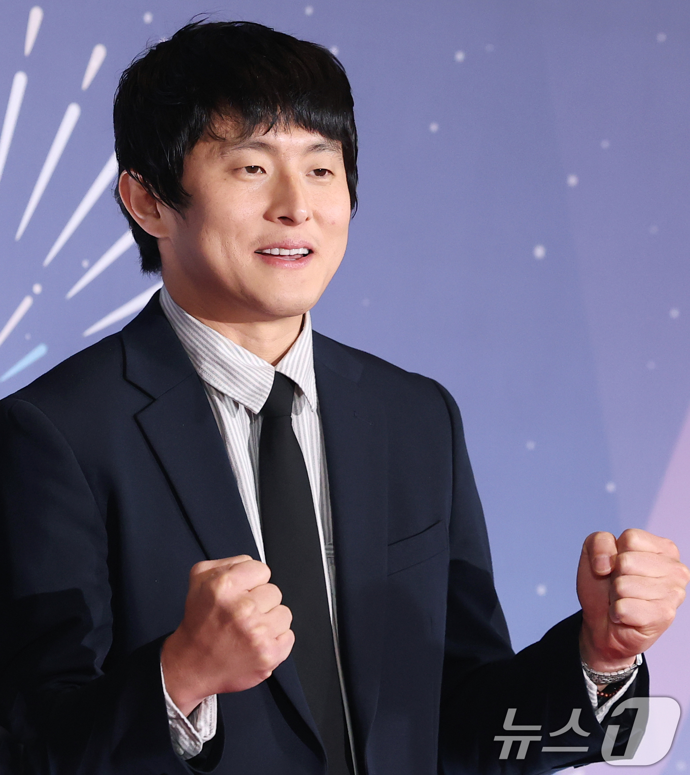 (서울=뉴스1) 권현진 기자 = 기안84가 29일 오후 서울 마포구 MBC 미디어센터 공개홀에서 열린 '2025 MBC 방송연예대상' 레드카펫 행사에서 포즈를 취하고 있다.  20 …