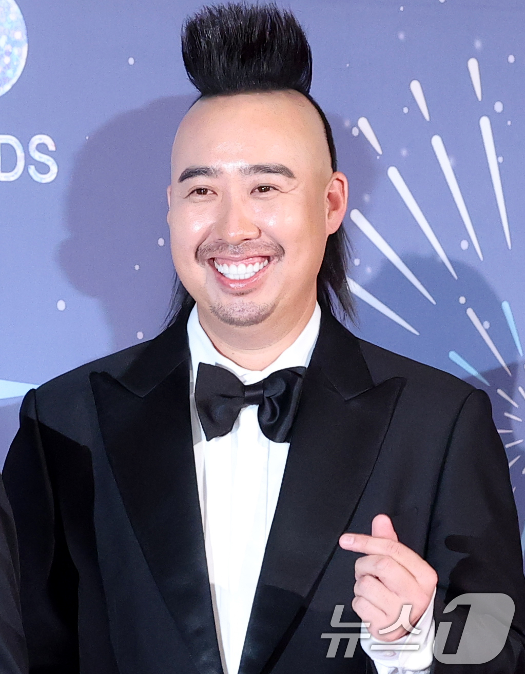 (서울=뉴스1) 권현진 기자 = '푹 쉬면 다행이야' 유희관이 29일 오후 서울 마포구 MBC 미디어센터 공개홀에서 열린 '2025 MBC 방송연예대상' 레드카펫 행사에 참석해 포 …