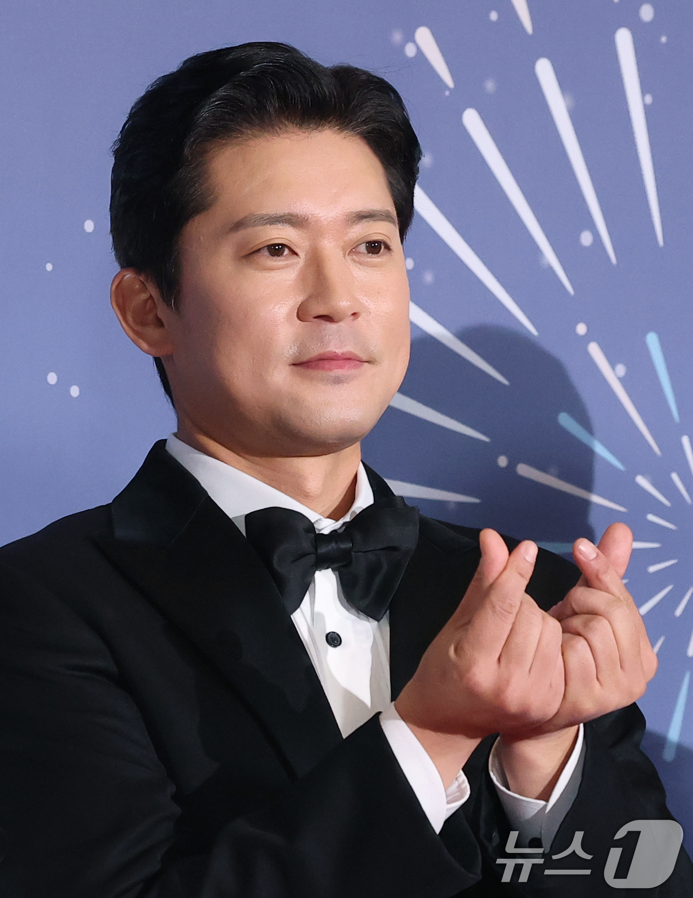 (서울=뉴스1) 권현진 기자 = 방송인 김대호가 29일 오후 서울 마포구 MBC 미디어센터 공개홀에서 열린 '2025 MBC 방송연예대상' 레드카펫 행사에 참석해 포즈를 취하고 있 …