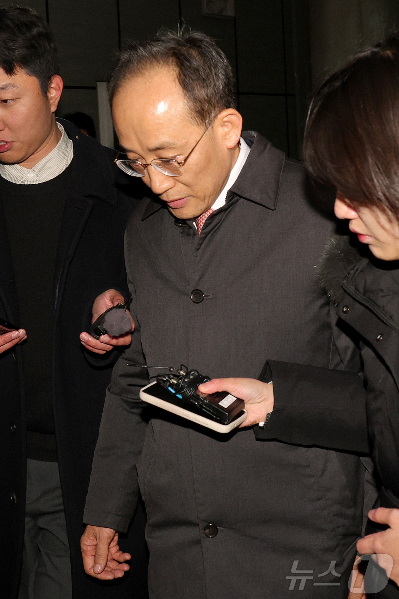 (서울=뉴스1) 오대일 기자 = 12·3 비상계엄 해제 요구안 표결 방해 의혹을 받는 추경호 국민의힘 의원이 2일 밤 서울 서초구 서울중앙지방법원에서 열린 구속 전 피의자 심문(영 …