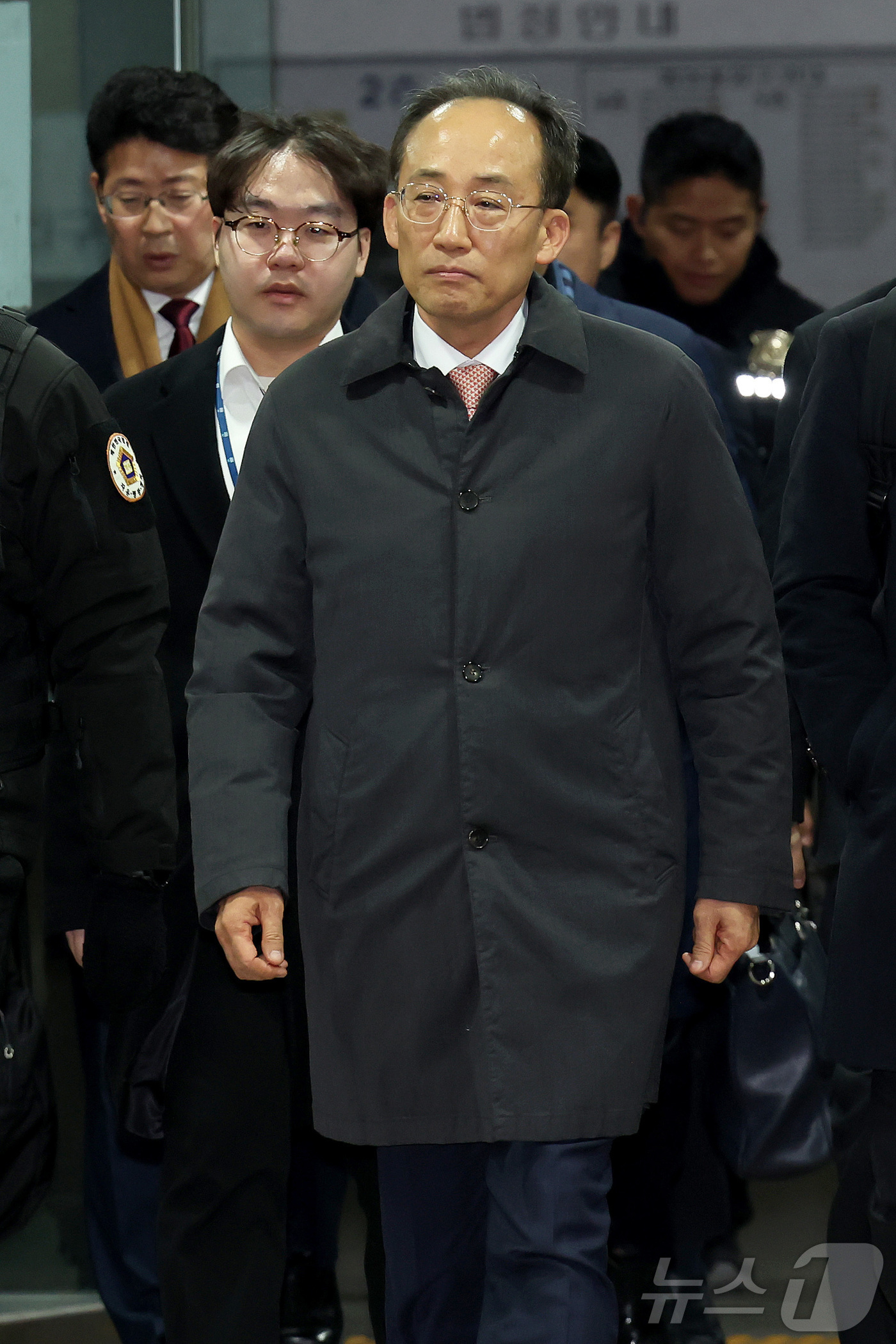 (서울=뉴스1) 오대일 기자 = 12·3 비상계엄 해제 요구안 표결 방해 의혹을 받는 추경호 국민의힘 의원이 2일 밤 서울 서초구 서울중앙지방법원에서 열린 구속 전 피의자 심문(영 …