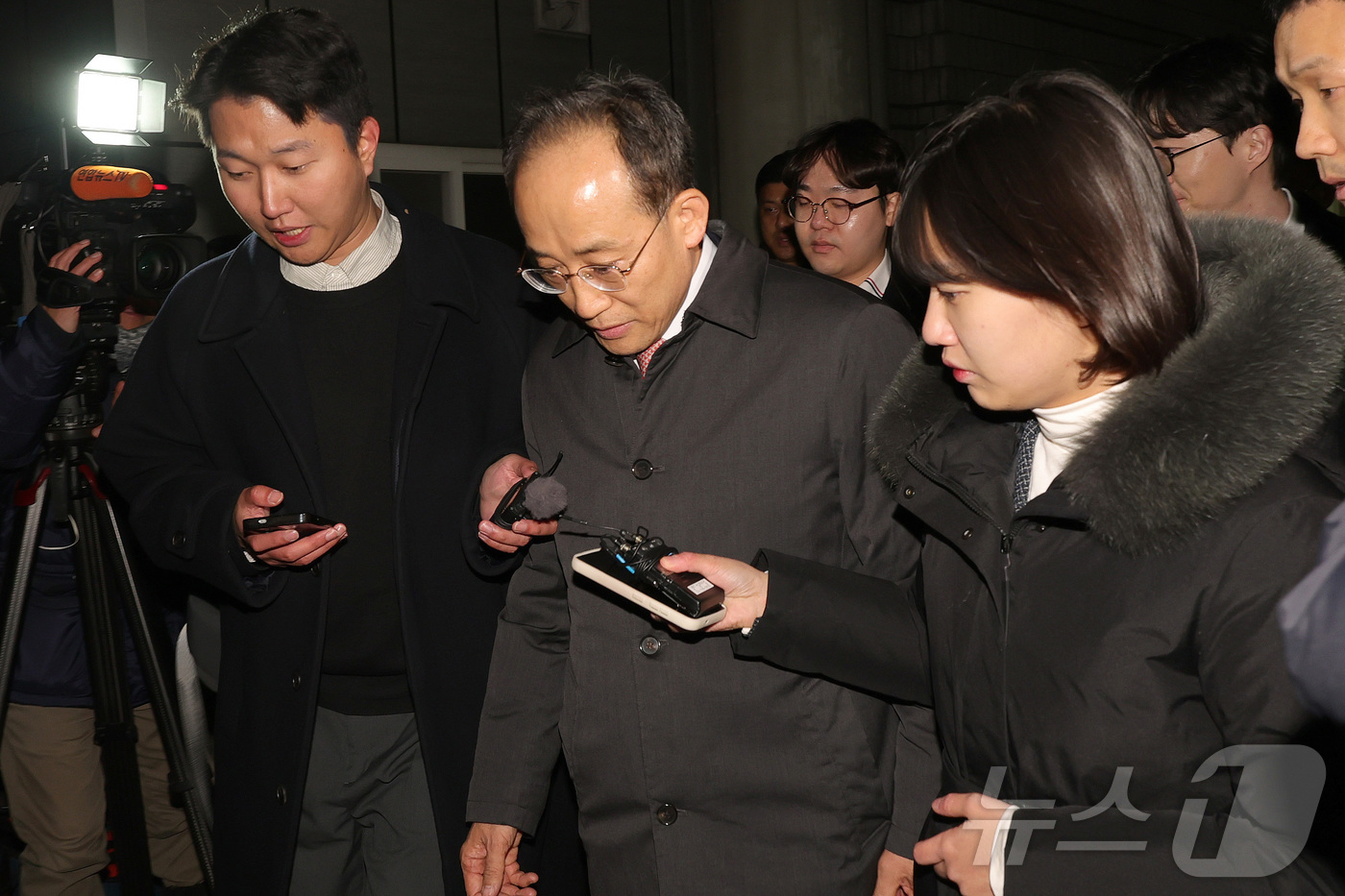 (서울=뉴스1) 오대일 기자 = 12·3 비상계엄 해제 요구안 표결 방해 의혹을 받는 추경호 국민의힘 의원이 2일 밤 서울 서초구 서울중앙지방법원에서 열린 구속 전 피의자 심문(영 …