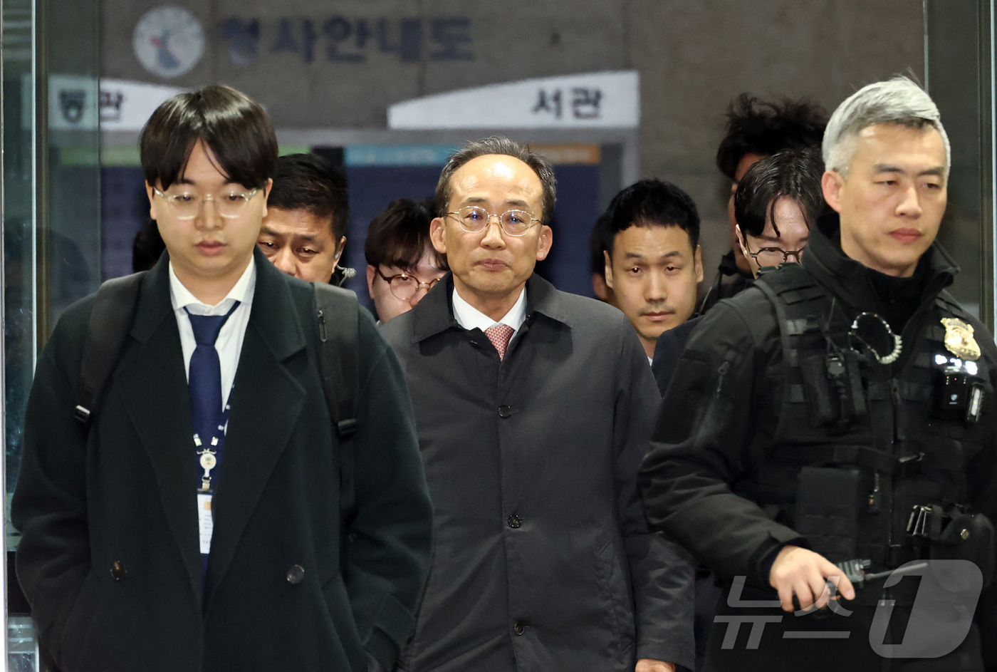 (서울=뉴스1) 오대일 기자 = 12·3 비상계엄 해제 요구안 표결 방해 의혹을 받는 추경호 국민의힘 의원이 2일 밤 서울 서초구 서울중앙지방법원에서 열린 구속 전 피의자 심문(영 …