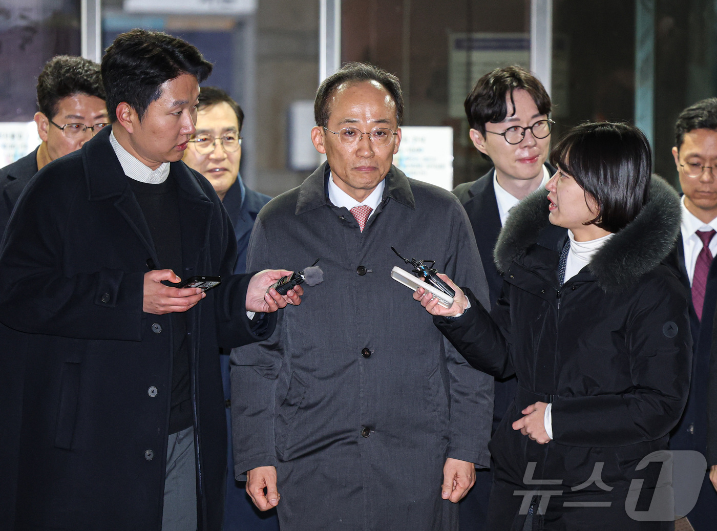 (서울=뉴스1) 오대일 기자 = 12·3 비상계엄 해제 요구안 표결 방해 의혹을 받는 추경호 국민의힘 의원이 2일 밤 서울 서초구 서울중앙지방법원에서 열린 구속 전 피의자 심문(영 …