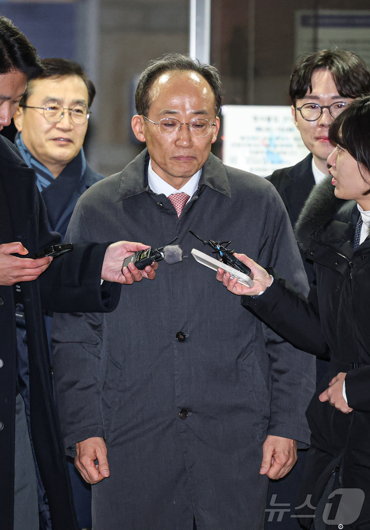 (서울=뉴스1) 오대일 기자 = 12·3 비상계엄 해제 요구안 표결 방해 의혹을 받는 추경호 국민의힘 의원이 2일 밤 서울 서초구 서울중앙지방법원에서 열린 구속 전 피의자 심문(영 …