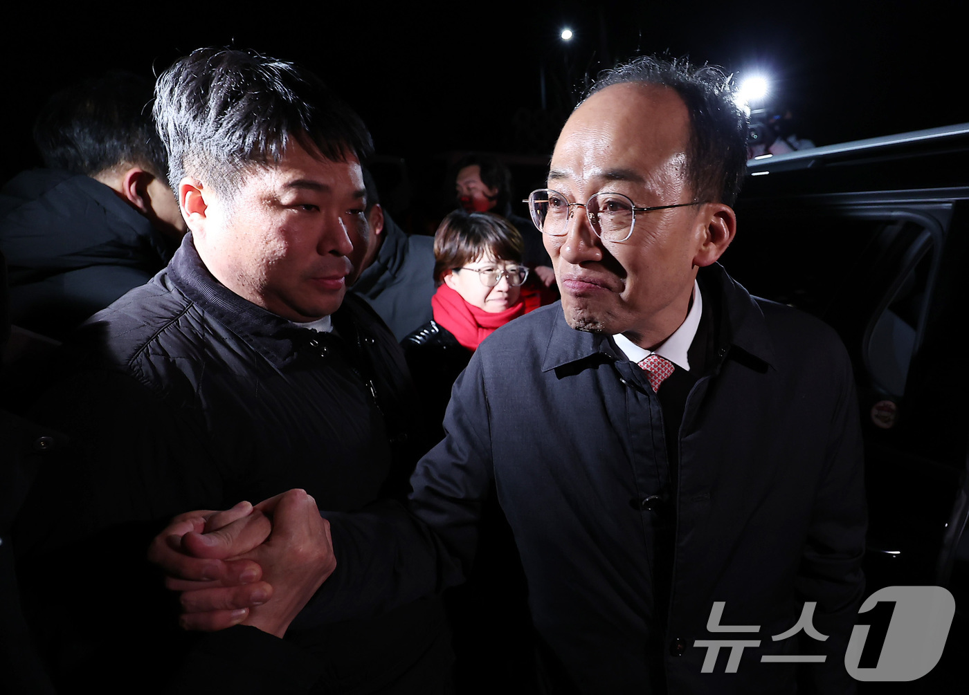 (의왕=뉴스1) 김성진 기자 = 12·3 비상계엄 해제 요구안 표결 방해 의혹을 받는 추경호 국민의힘 의원이 3일 새벽 구속 영장이 기각된 후 경기도 의왕시 서울구치소를 나서며 동 …