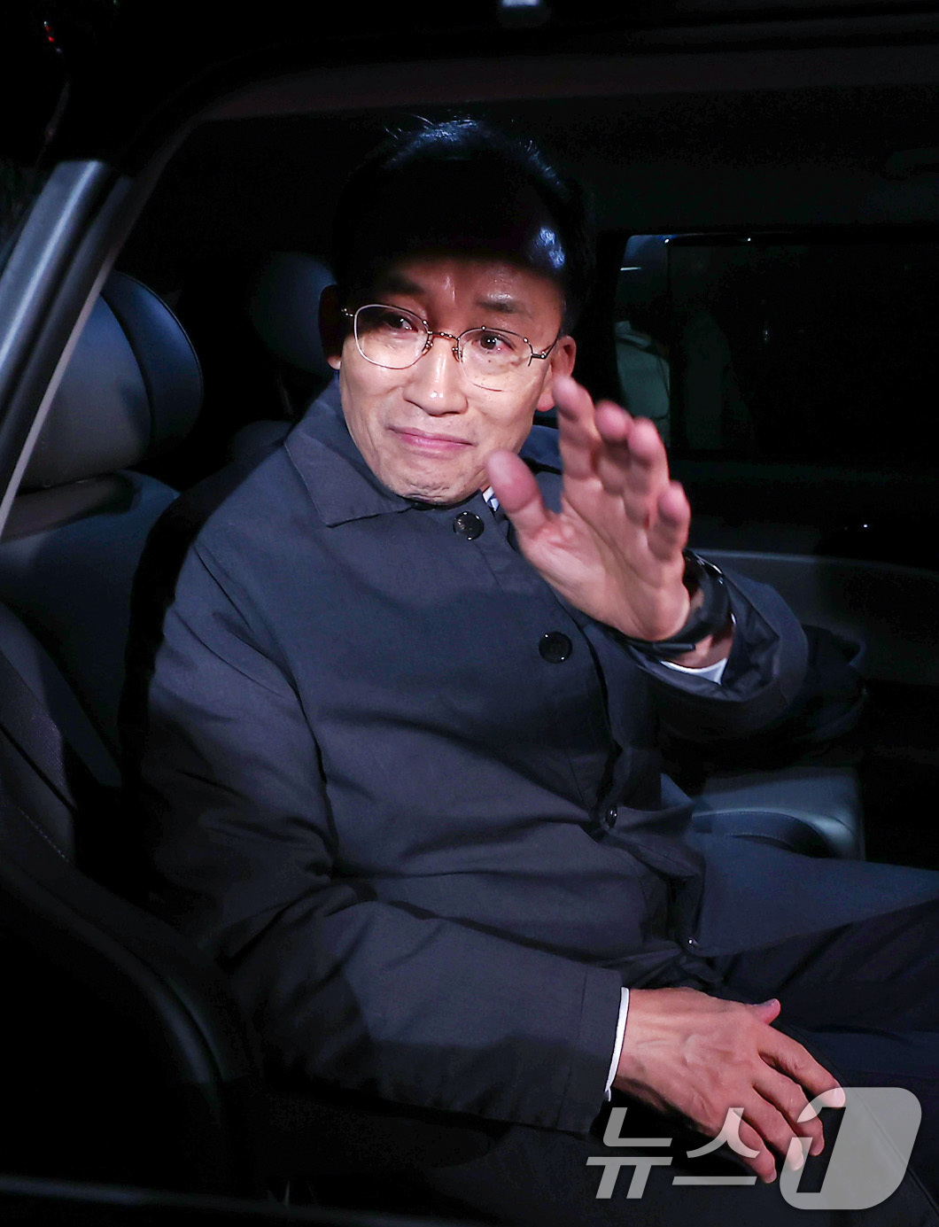 (의왕=뉴스1) 김성진 기자 = 12·3 비상계엄 해제 요구안 표결 방해 의혹을 받는 추경호 국민의힘 의원이 3일 새벽 구속 영장이 기각된 후 경기도 의왕시 서울구치소를 나서며 동 …