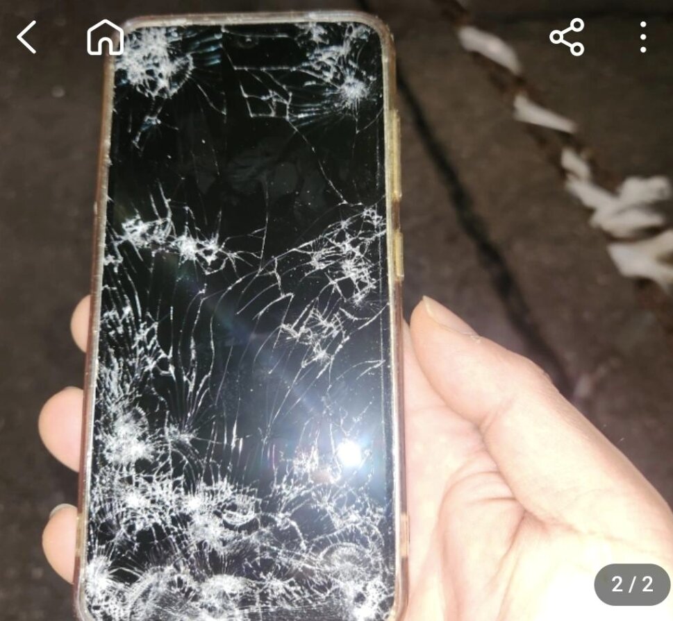 본문 이미지 - 행인이 주은 휴대전화를 경찰에 인계한 뒤 오히려 절도범으로 몰리는 황당한 일이 발생했다. 출처=보배드림