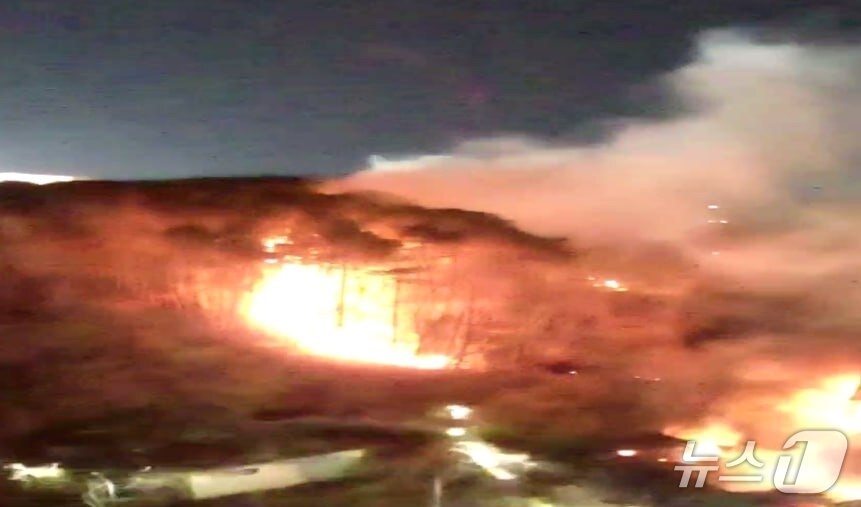 본문 이미지 - 산불 현장 모습.&#40;경기도소방재난본부 제공&#41;