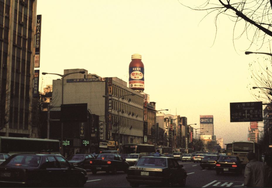 본문 이미지 - 나카무라 마사토, 〈박카스 03〉, 1991, 종이에 디지털 프린트, 20.2&times;31cm, 작가 소장 &#40;국립현대미술관 제공&#41;