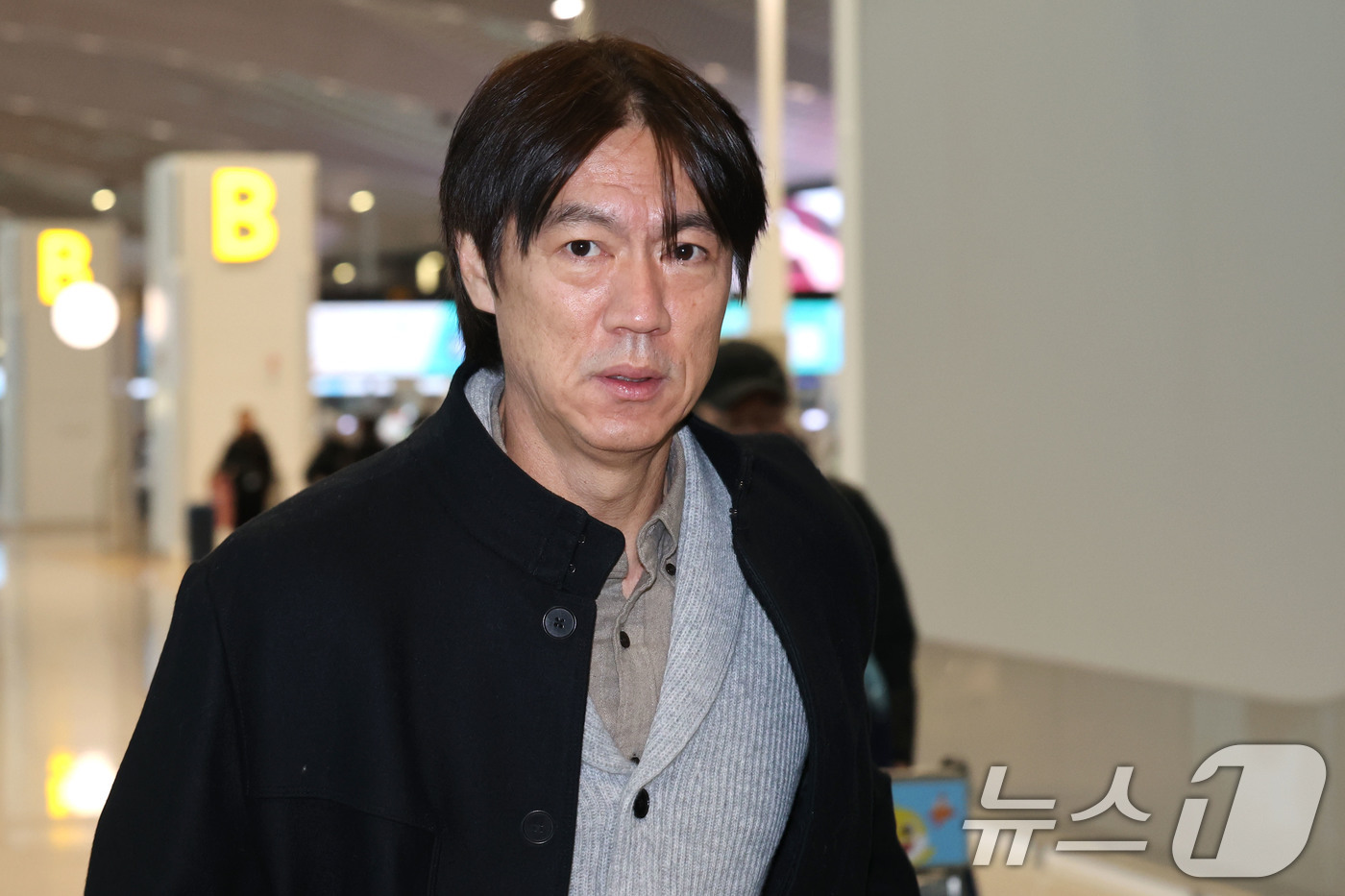 조 추첨 위해 출국하는 홍명보 감독