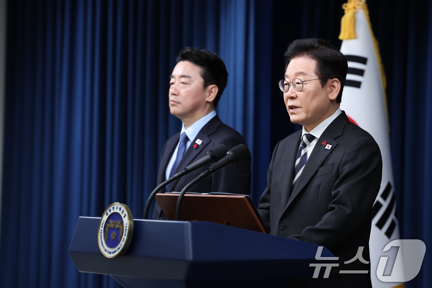 (서울=뉴스1) 이재명 기자 = 이재명 대통령이 3일 서울 용산 대통령실 청사에서 ‘빛의 혁명 1주년, 대통령 대국민 특별성명’을 발표하고 있다. 2025.12.3/뉴스1