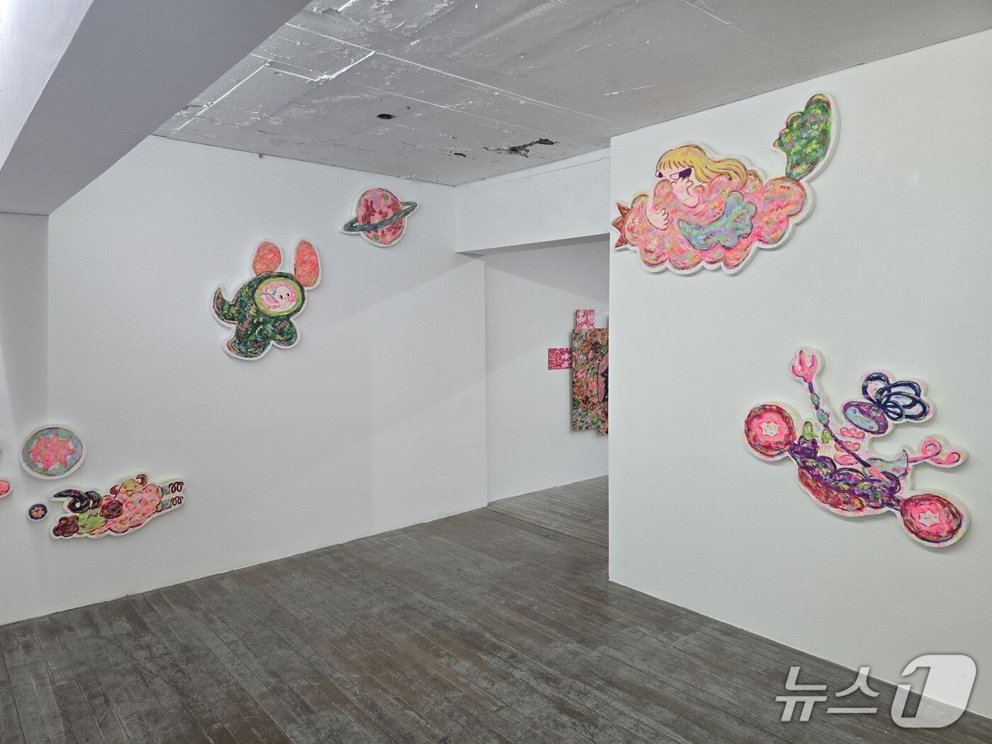 본문 이미지 - 아야코 록카쿠 &#39;브리딩 위드 더 케이아스&#39;전 전시 전경. ⓒ 뉴스1 김정한 기자