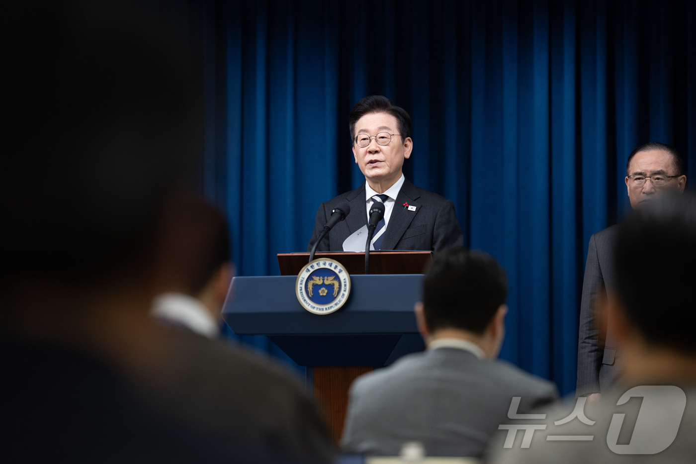 (서울=뉴스1) 이재명 기자 = 이재명 대통령이 3일 서울 용산 대통령실 청사에서 ‘빛의 혁명 1주년, 대통령 대국민 특별성명’을 발표하고 있다. 2025.12.3/뉴스1