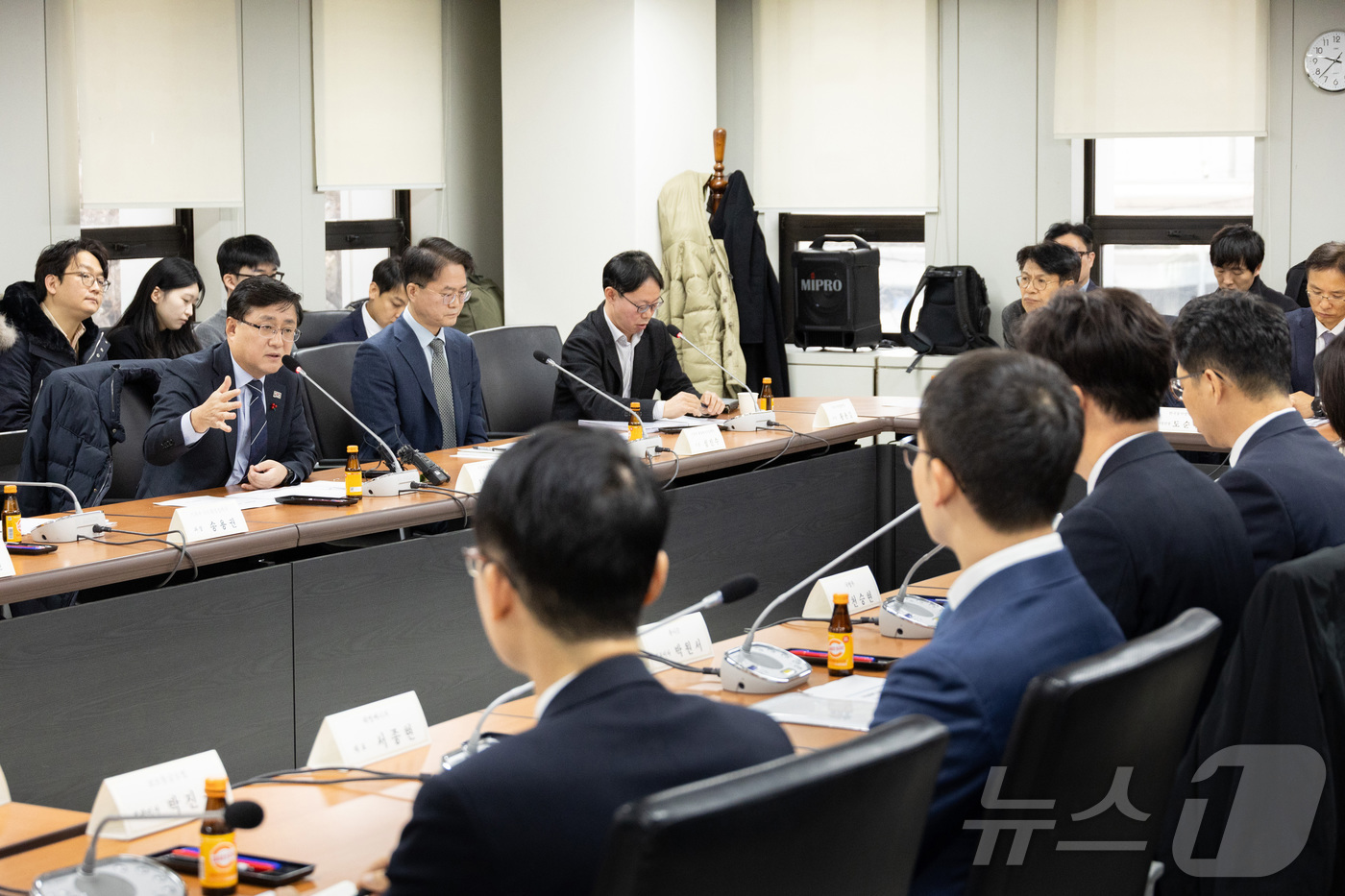 (서울=뉴스1) = 김성환 기후에너지환경부 장관이 3일 서울 여의도 전력기반센터에서 정부, 지자체, 관계기관 및 업계가 참여한 ‘육상풍력 범정부 보급 가속 T/F 발족식‘에 참석해 …