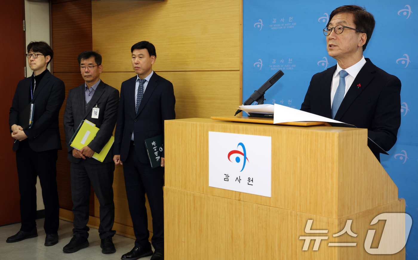 (서울=뉴스1) 김명섭 기자 = 김인회 감사원장 권한대행이 3일 서울 종로구 감사원에서 열린 운영쇄신 TF의 점검결과와 향후 제도개선 방안등 종합 결과를 발표를 하고 있다.이번 제 …