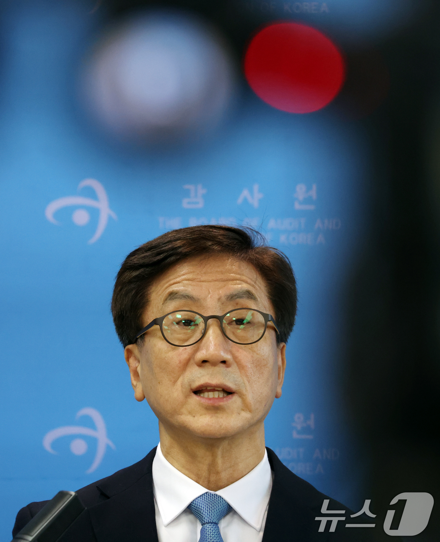 (서울=뉴스1) 김명섭 기자 = 김인회 감사원장 권한대행이 3일 서울 종로구 감사원에서 열린 운영쇄신 TF의 점검결과와 향후 제도개선 방안등 종합 결과를 발표하고 있다.이번 제도개 …