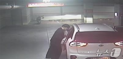 본문 이미지 - 사건 당시 CCTV.&#40;인천지검 제공. 재배포 및 DB금지&#41;2025.12.3/뉴스1