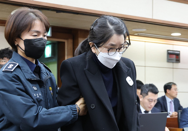 특검, 김건희 여사 '명품 가방 수수' 사건 이첩받아 기소 검토