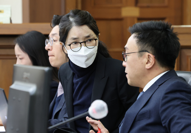 '매관매직 의혹' 김건희 조사 3시간 만에 종료…진술거부권 행사(종합)