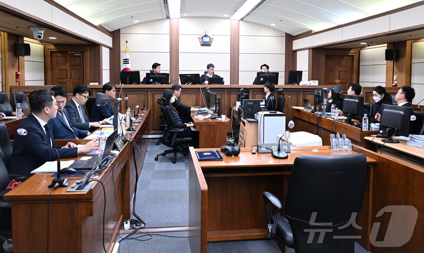 본문 이미지 - 도이치모터스 주가조작과 명태균 공천개입, 통일교 청탁·뇌물 수수 의혹 혐의 등으로 구속기소 된 김건희 씨의 결심 공판. 2025.12.3/뉴스1 ⓒ News1 사진공동취재단