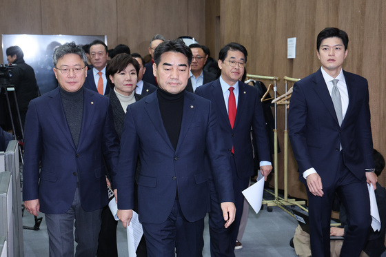 국힘 소장파 "장동혁, 한동훈 제명 재고해야…국민 상식에 반해"