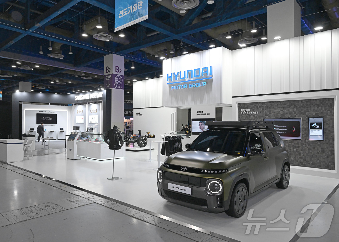 (서울=뉴스1) = 현대차∙기아는 서울 강남구 코엑스에서 열린 ‘2025 대한민국 기술대상’에서 대통령상, 장관상, 산업기술진흥 유공 동탑산업훈장을 수상하며 산업 기술 발전에 기여 …