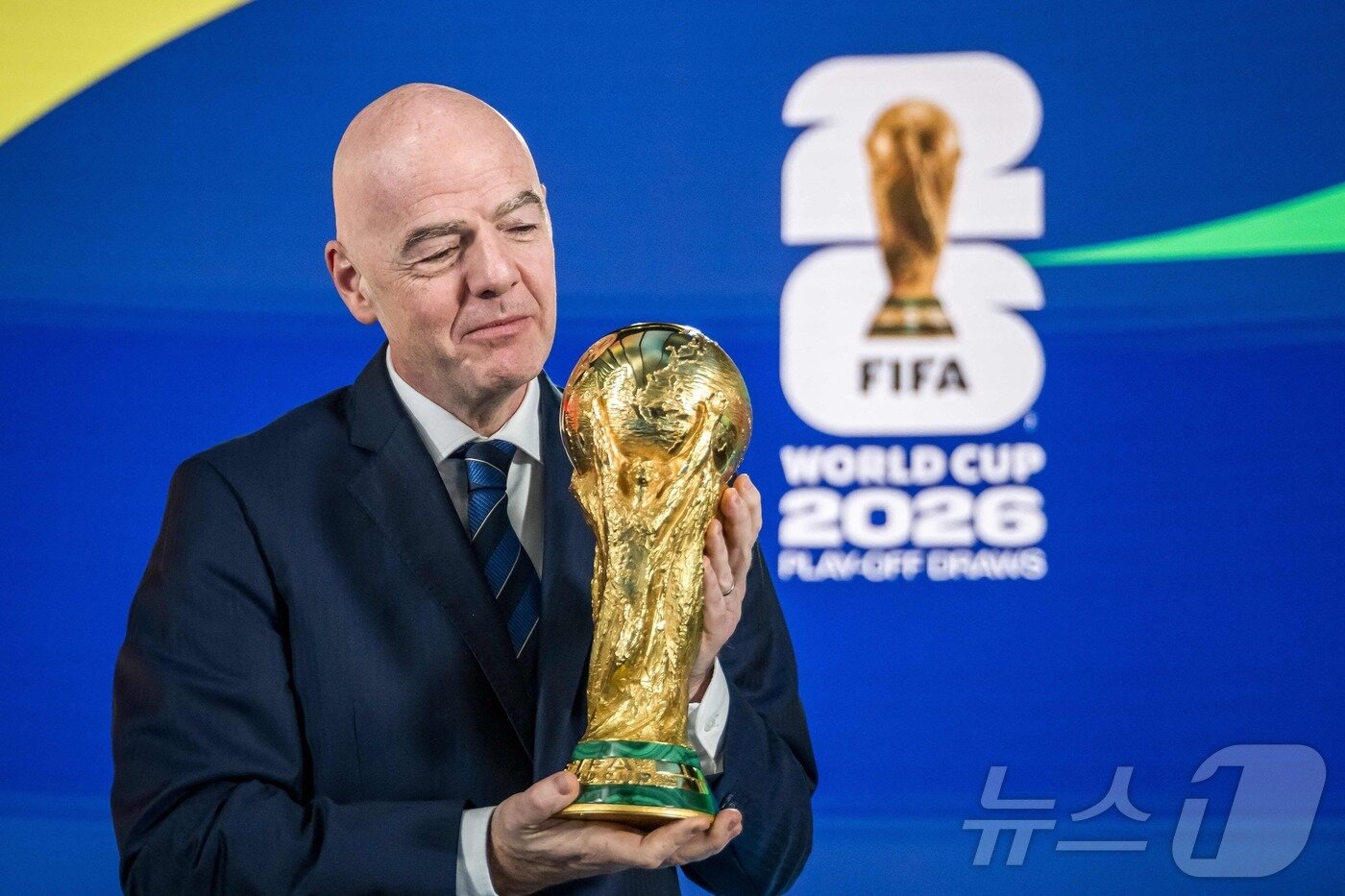 본문 이미지 - 월드컵 조 추첨은 12월 6일 미국 워싱턴에서 열린다. ⓒ AFP=뉴스1
