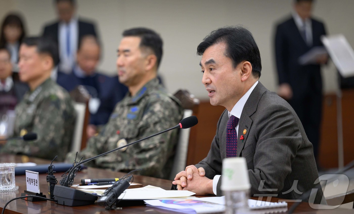 (서울=뉴스1) = 안규백 국방부 장관이 3일 오후 서울 용산구 국방부 청사에서 열린 전군주요지휘관회의에 참석해 발언 하고 있다. (국방부 제공. 재판매 및 DB 금지) 2025. …