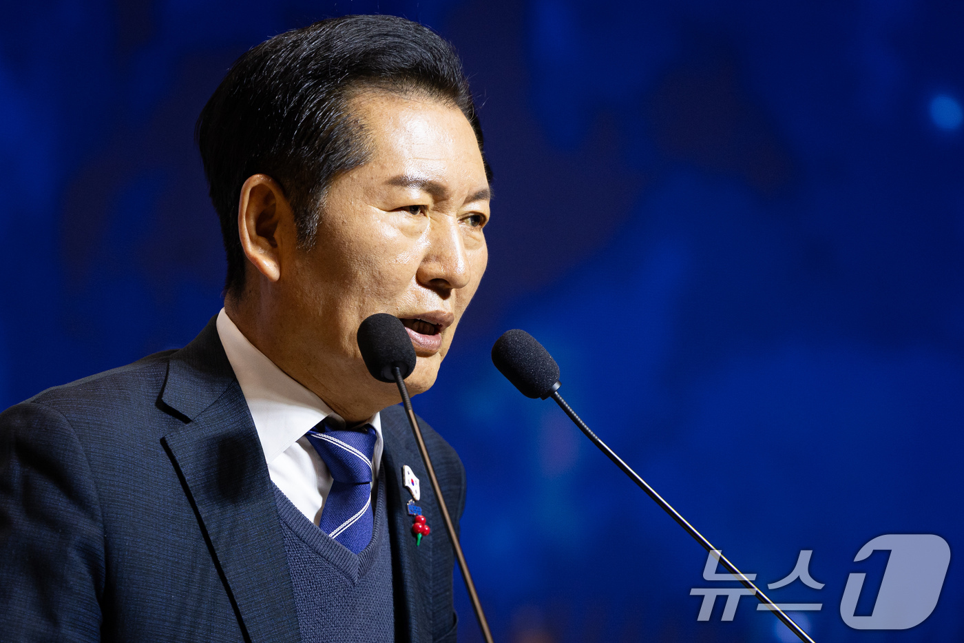 (서울=뉴스1) 유승관 기자 = 정청래 더불어민주당 대표가 3일 서울 여의도 국회 의원회관에서 열린 12.3 내란 저지 1년 특별좌담회 '행동하는 K-민주주의'에서 인사말을 하고 …