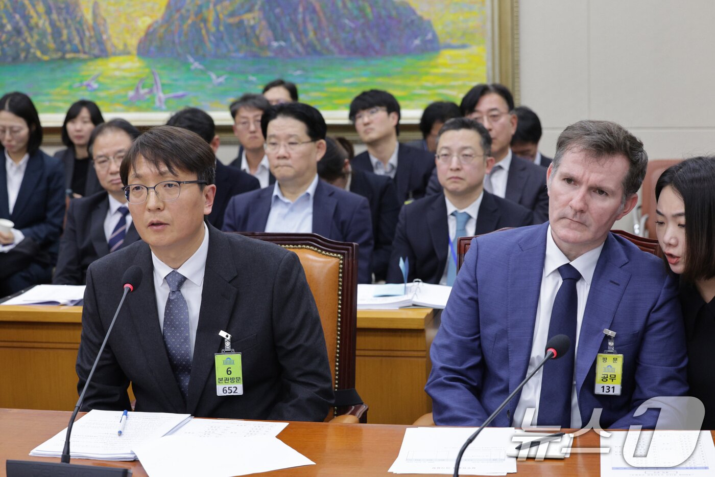 본문 이미지 - 박대준 쿠팡 대표이사가 지난 3일 서울 여의도 국회 정무위원회에서 열린 쿠팡 개인정보 유출 관련 현안질의에서 의원 질의에 답변하고 있다. 2025.12.3/뉴스1 ⓒ News1 신웅수 기자