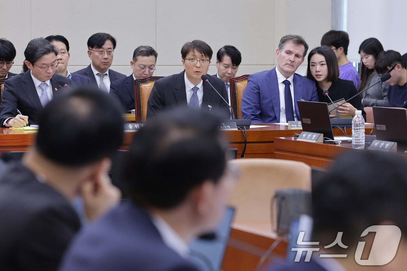 본문 이미지 - 박대준 쿠팡 대표이사가 3일 서울 여의도 국회 정무위원회에서 열린 쿠팡 개인정보 유출 관련 현안질의에서 의원 질의에 답변하고 있다. 2025.12.3/뉴스1 ⓒ News1 신웅수 기자