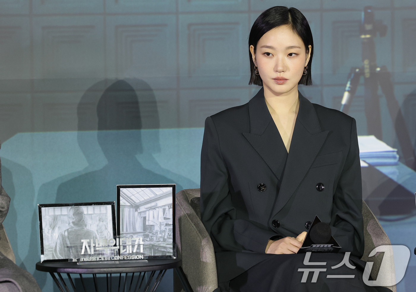 (서울=뉴스1) 권현진 기자 = 배우 김고은이 3일 서울 용산구 CGV 용산아이파크몰에서 열린 넷플릭스 시리즈 '자백의 대가' 시사회 및 간담회에서 생각에 잠겨 있다.'자백의 대가 …