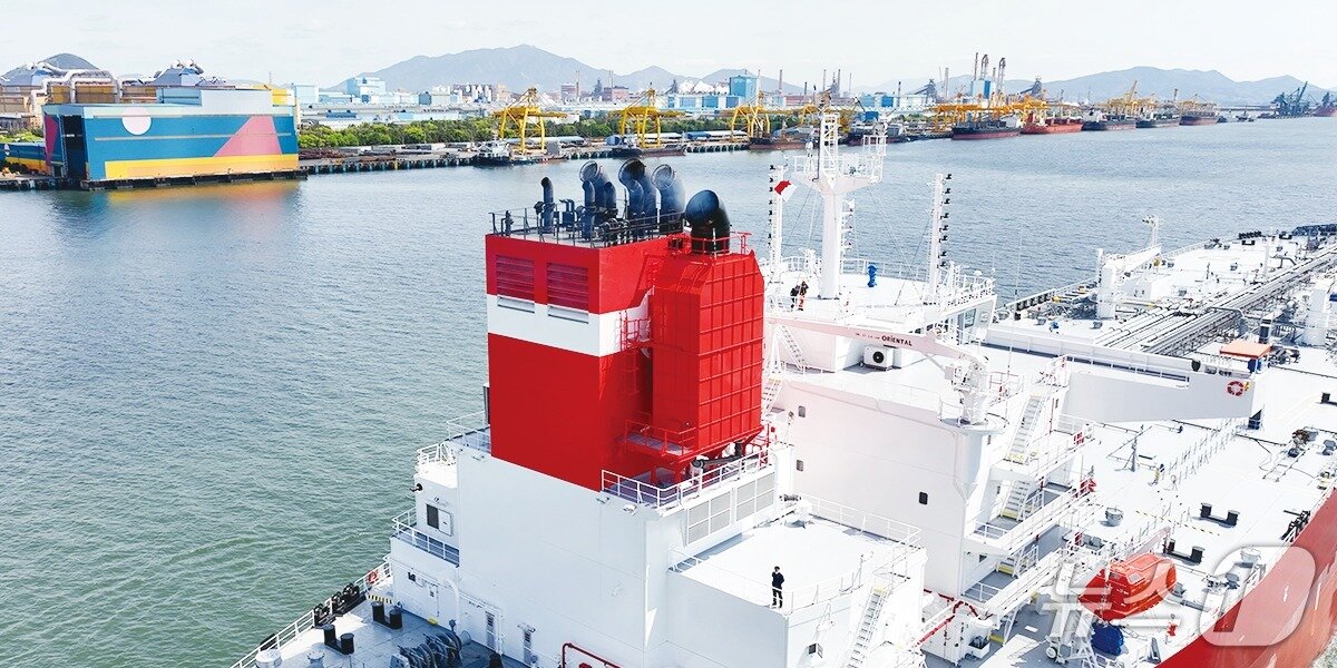 본문 이미지 - 예비오션스타에 선정된 글로벌에코의 선박 배기가스 저감 장치를 부착한 선박&#40;글로벌에코 제공&#41;