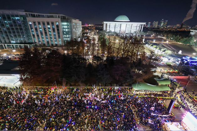 [뉴스1 PICK]이 대통령, '비상계엄 1년' 행진 경호 문제로 불참 결정