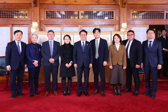 응급환자 이송체계 개선 토론회 갖는 김민석 총리