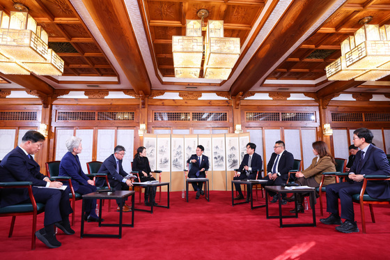 응급환자 이송체계 개선 토론회 갖는 김민석 총리