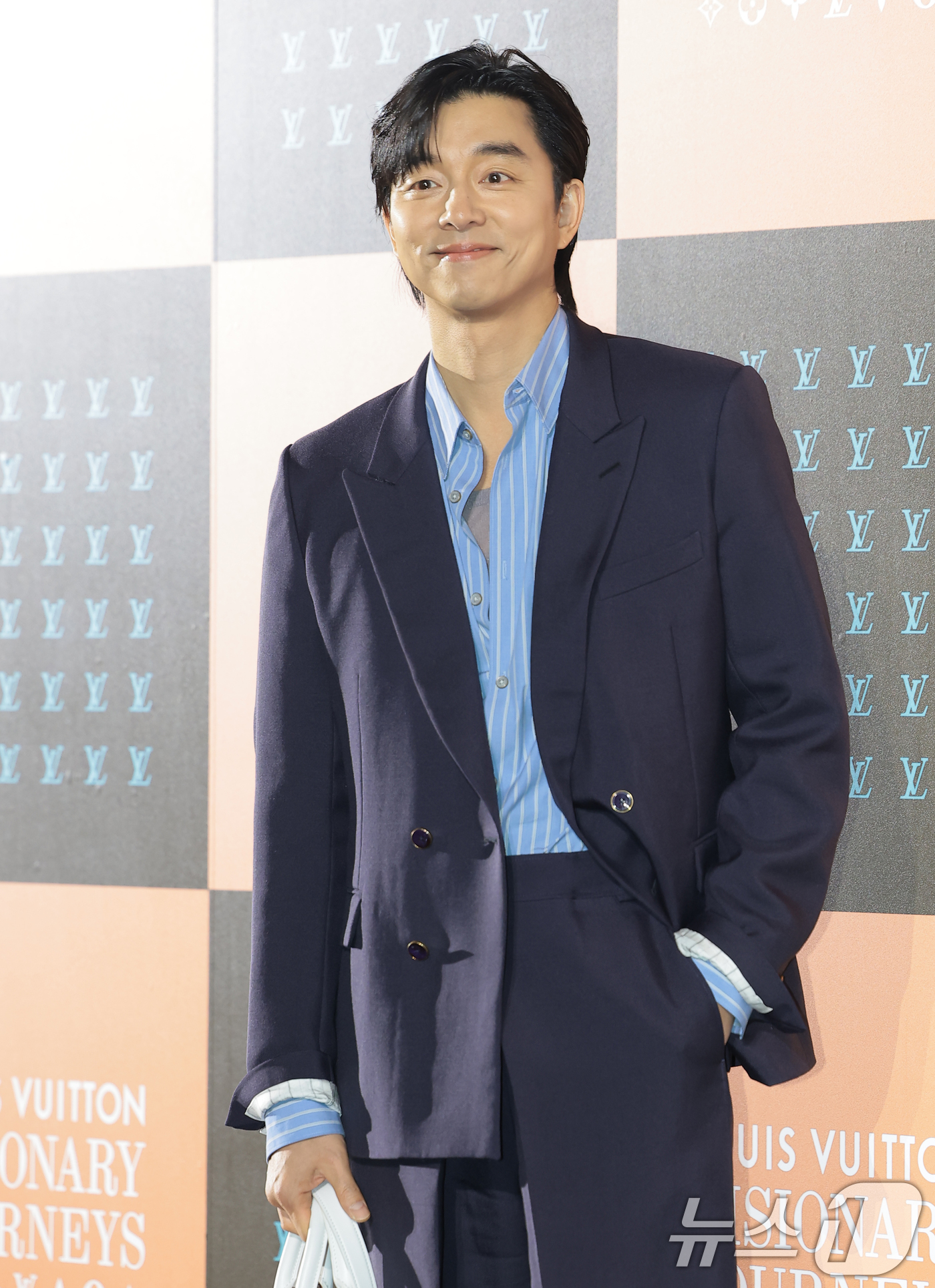 (서울=뉴스1) 권현진 기자 = 배우 공유가 3일 서울 중구 신세계백화점 본점에서 열린 ‘루이 비통 비저너리 저니 서울’ 오프닝 행사에 참석해 포즈를 취하고 있다. 2025.12. …