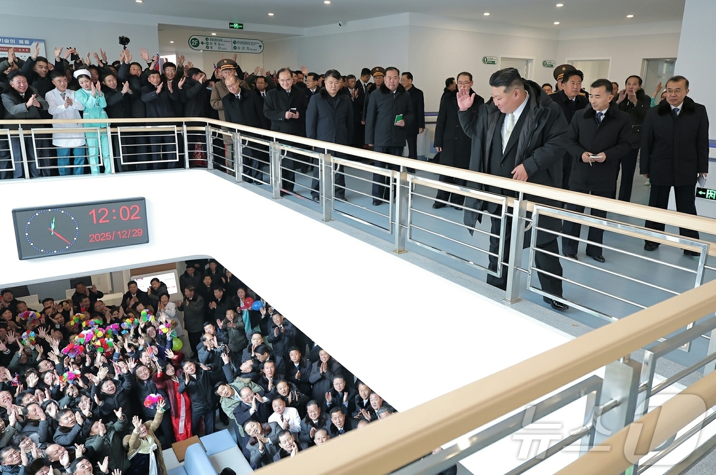 (평양 노동신문=뉴스1) = 노동당 기관지 노동신문은 30일 "29일 남포시 용강군 병원·지방공업공장 준공식이 2025년도 준공의 계절 마감을 장식하며 성대히 진행되었다"고 보도했 …