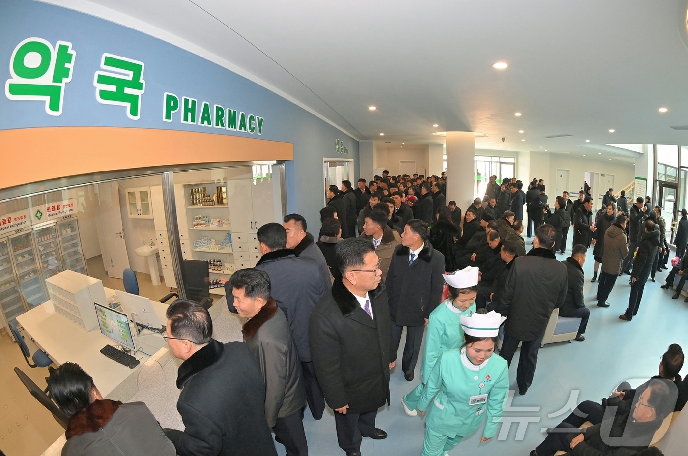 (평양 노동신문=뉴스1) = 노동당 기관지 노동신문은 30일 "29일 남포시 용강군 병원·지방공업공장 준공식이 2025년도 준공의 계절 마감을 장식하며 성대히 진행되었다"고 보도했 …