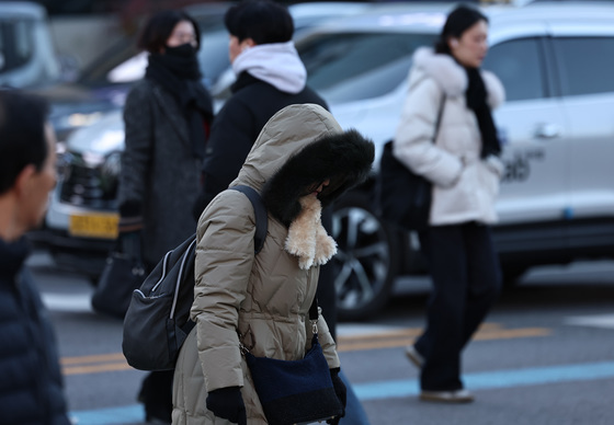 세밑 한파에 움츠러든 시민들