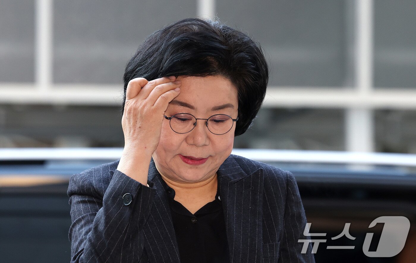 본문 이미지 - 초대 기획예산처 장관 후보자로 지명된 이혜훈 전 국민의힘 의원이 30일 오전 서울 중구 예금보험공사에 마련된 인사청문회 준비 사무실로 출근하고 있다. 2025.12.30/뉴스1 ⓒ News1 박지혜 기자