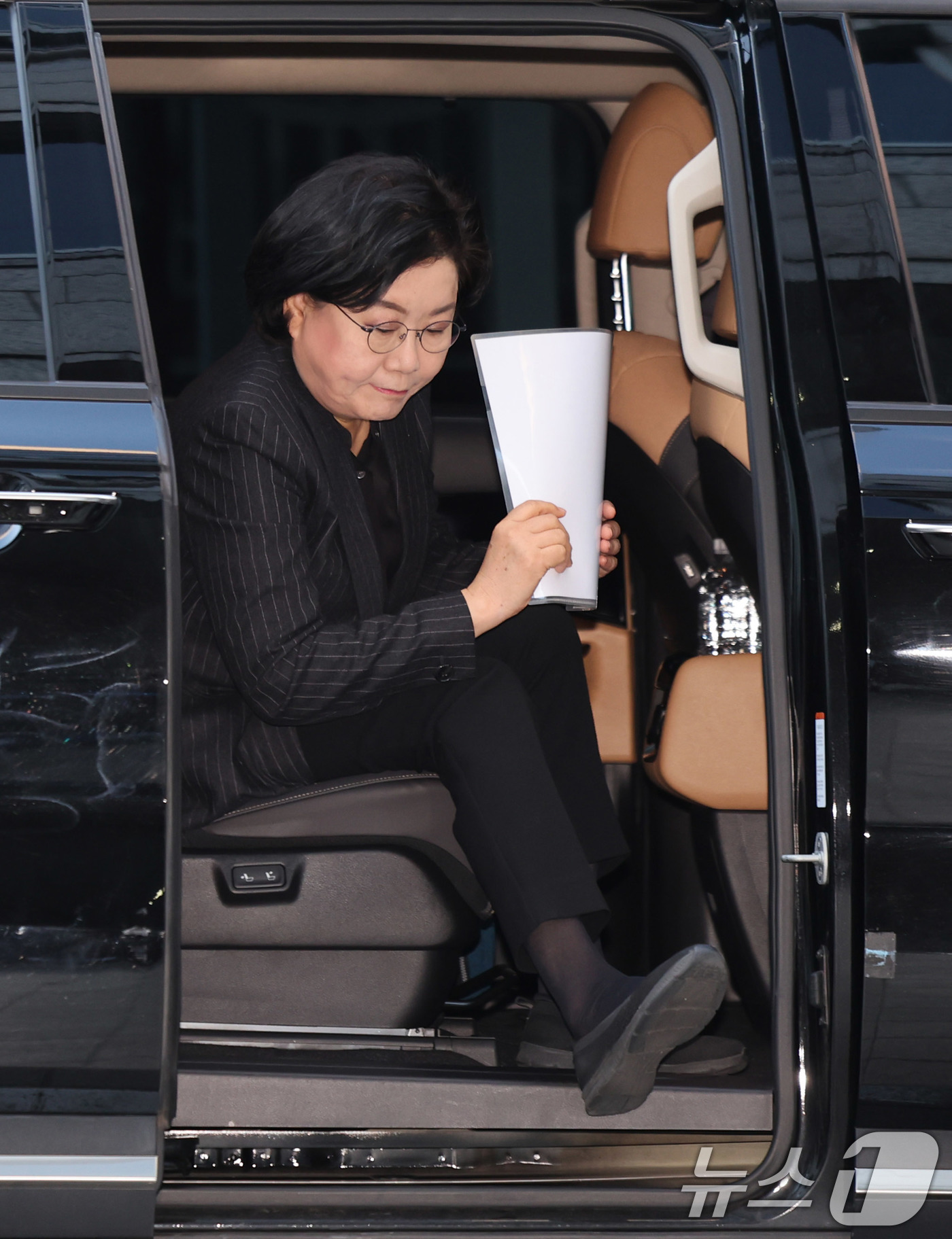 (서울=뉴스1) 박지혜 기자 = 초대 기획예산처 장관 후보자로 지명된 이혜훈 전 국민의힘 의원이 30일 오전 서울 중구 예금보험공사에 마련된 인사청문회 준비 사무실로 출근하고 있다 …