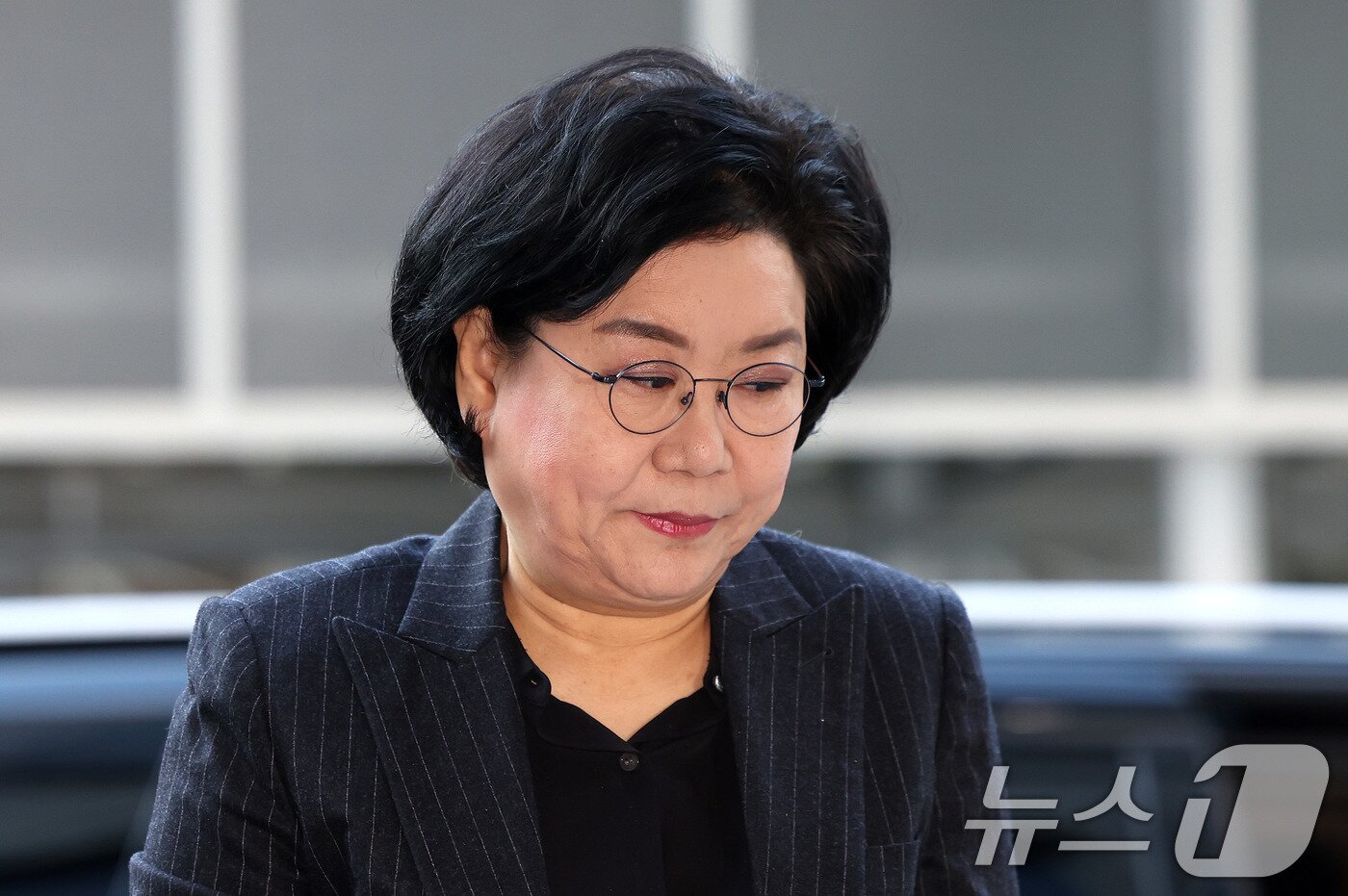 본문 이미지 - 초대 기획예산처 장관 후보자로 지명된 이혜훈 전 국민의힘 의원이 30일 오전 서울 중구 예금보험공사에 마련된 인사청문회 준비 사무실로 출근하고 있다. 2025.12.30/뉴스1 ⓒ News1 박지혜 기자