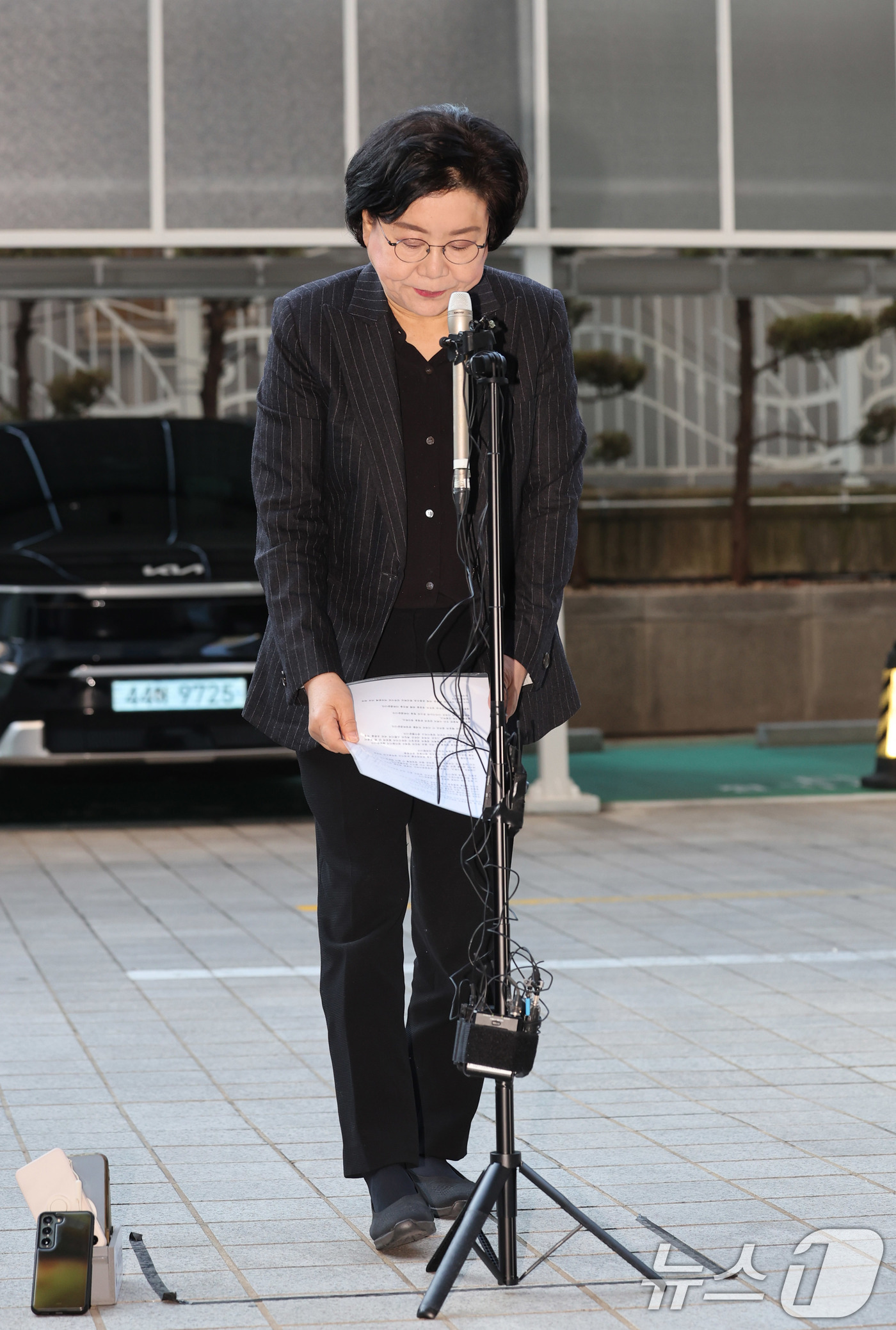 (서울=뉴스1) 박지혜 기자 = 초대 기획예산처 장관 후보자로 지명된 이혜훈 전 국민의힘 의원이 30일 오전 서울 중구 예금보험공사에 마련된 인사청문회 준비 사무실로 출근하며 비상 …