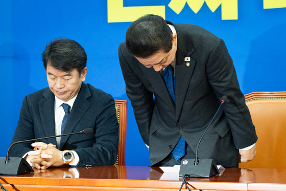 김병기, 각종 의혹에 원내대표 사퇴