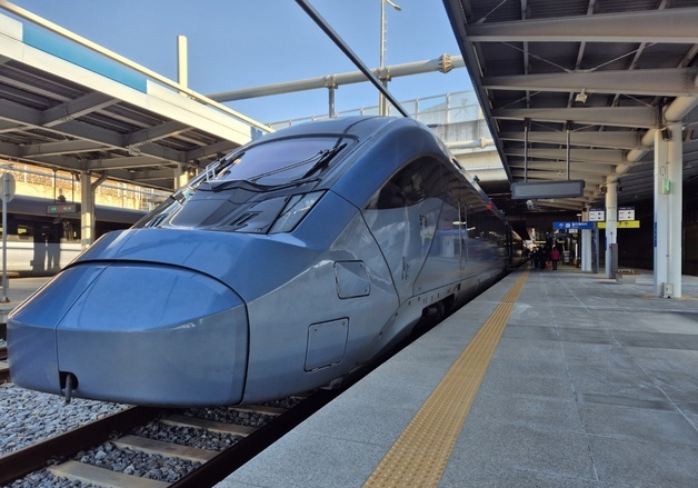 부산 출발 준비하는 동해선 최초 KTX