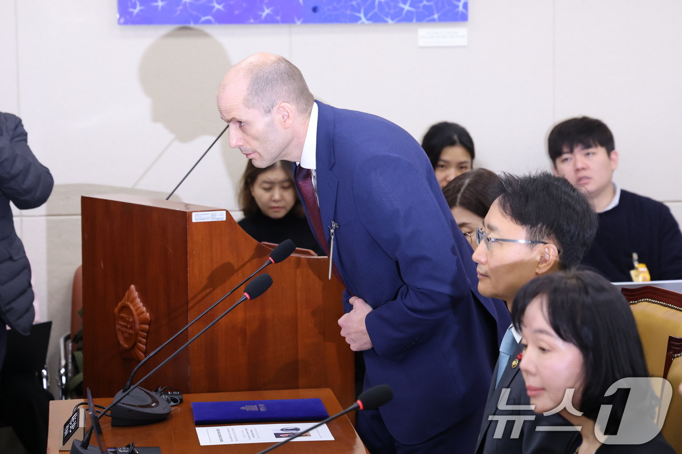 (서울=뉴스1) 이승배 기자 = 해롤드 로저스 쿠팡 대표이사가 30일 서울 여의도 국회에서 열린 제430회국회(임시회) 쿠팡 침해사고 및 개인정보 유출, 불공정 거래, 노동환경 실 …